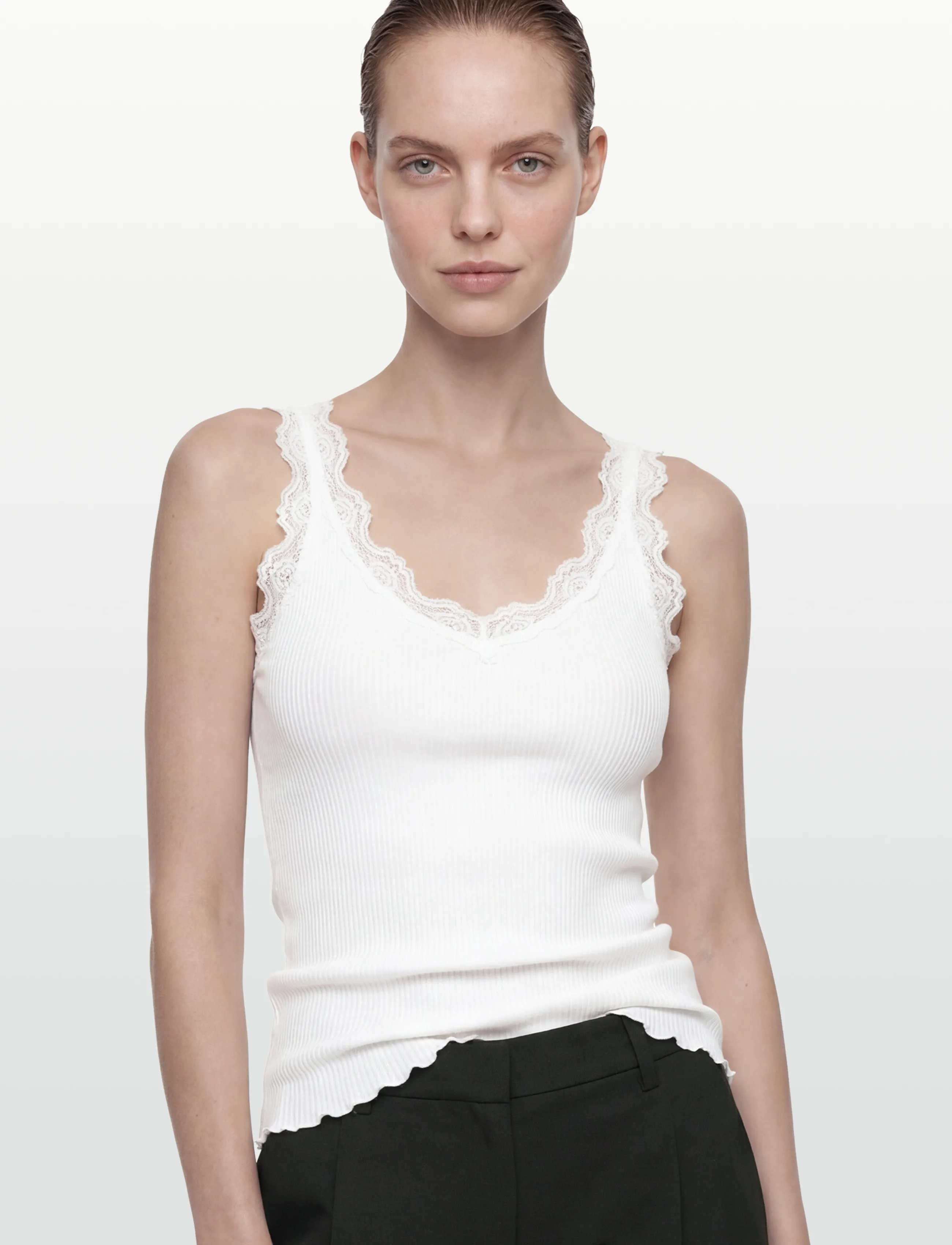 Rosemunde - RWBeatha Silk SL V-neck Lace Top - topy bez rękawów - new white - 3