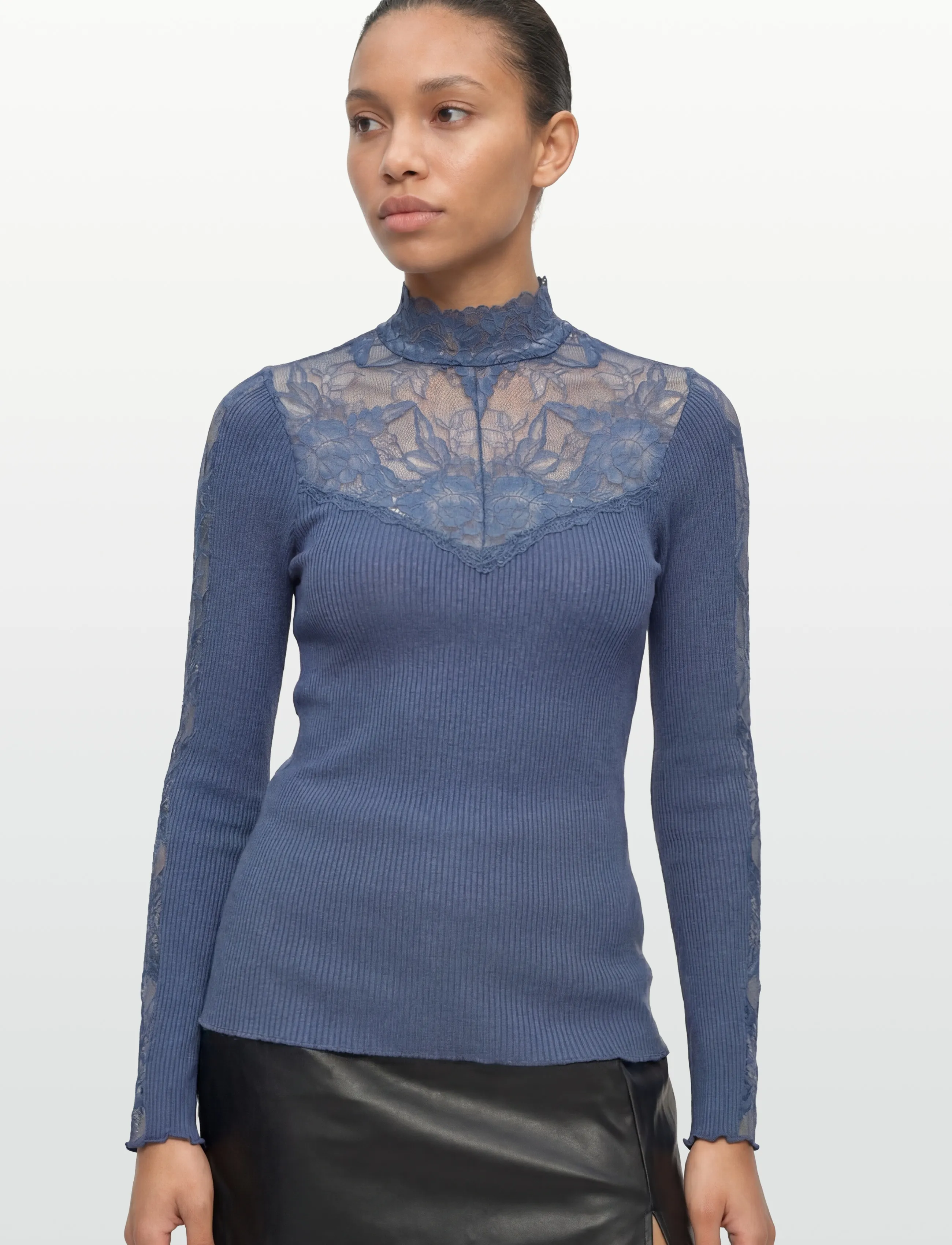 Rosemunde - RWBeatha Silk LS Lace T-neck T-shir - hauts à manches longues - ensign blue - 3