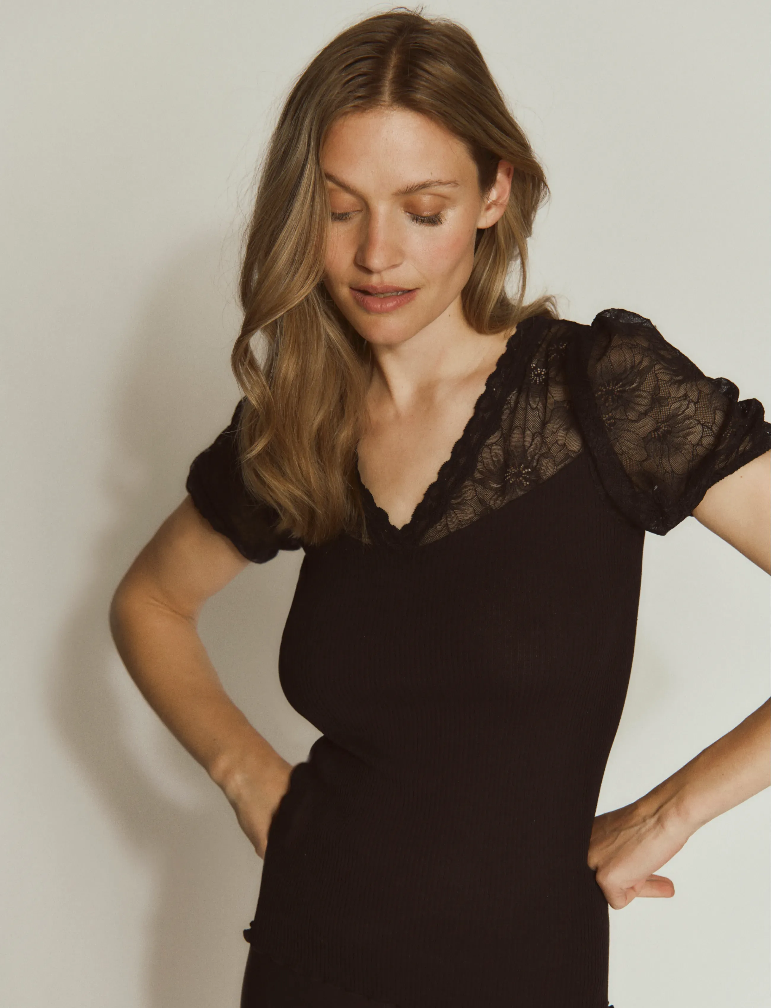 Rosemunde RWBeatha Silk SS Full Lace V- neck - T-shirts & Toppe - BLACK / black