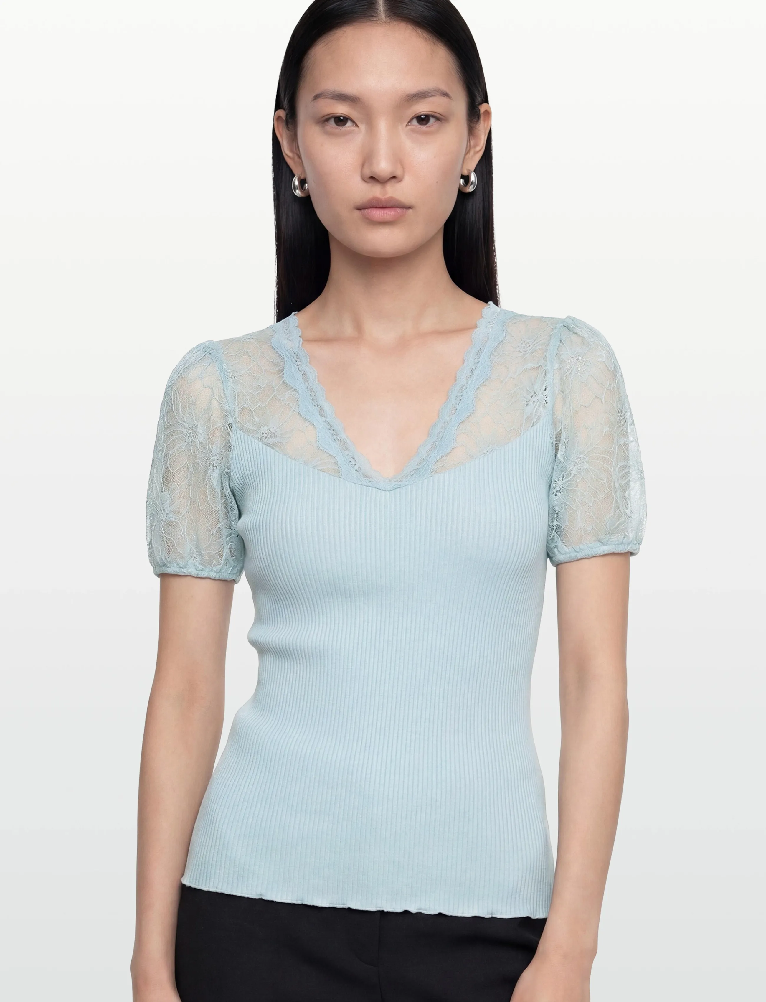 Rosemunde - RWBeatha Silk SS Full Lace V- neck - kortærmede bluser - nantucket blue - 3