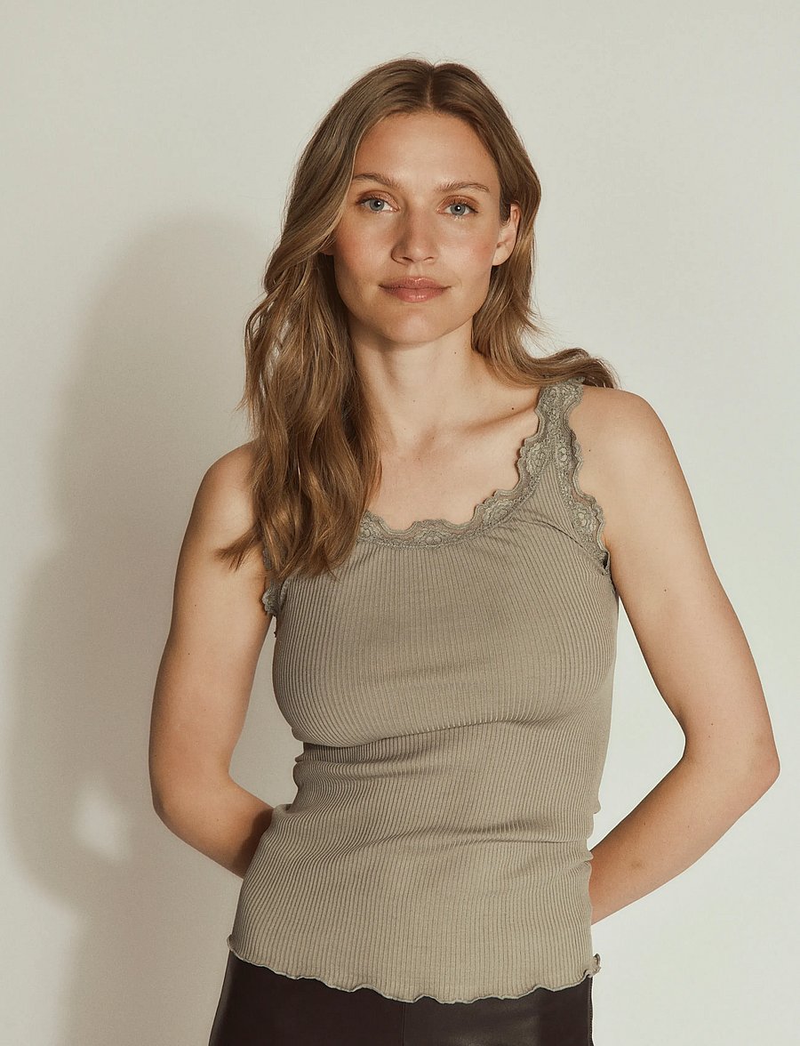 Rosemunde - RWBabette Silk SL U-neck Long Lace Top - Ärmellose tops - dried sage - 0