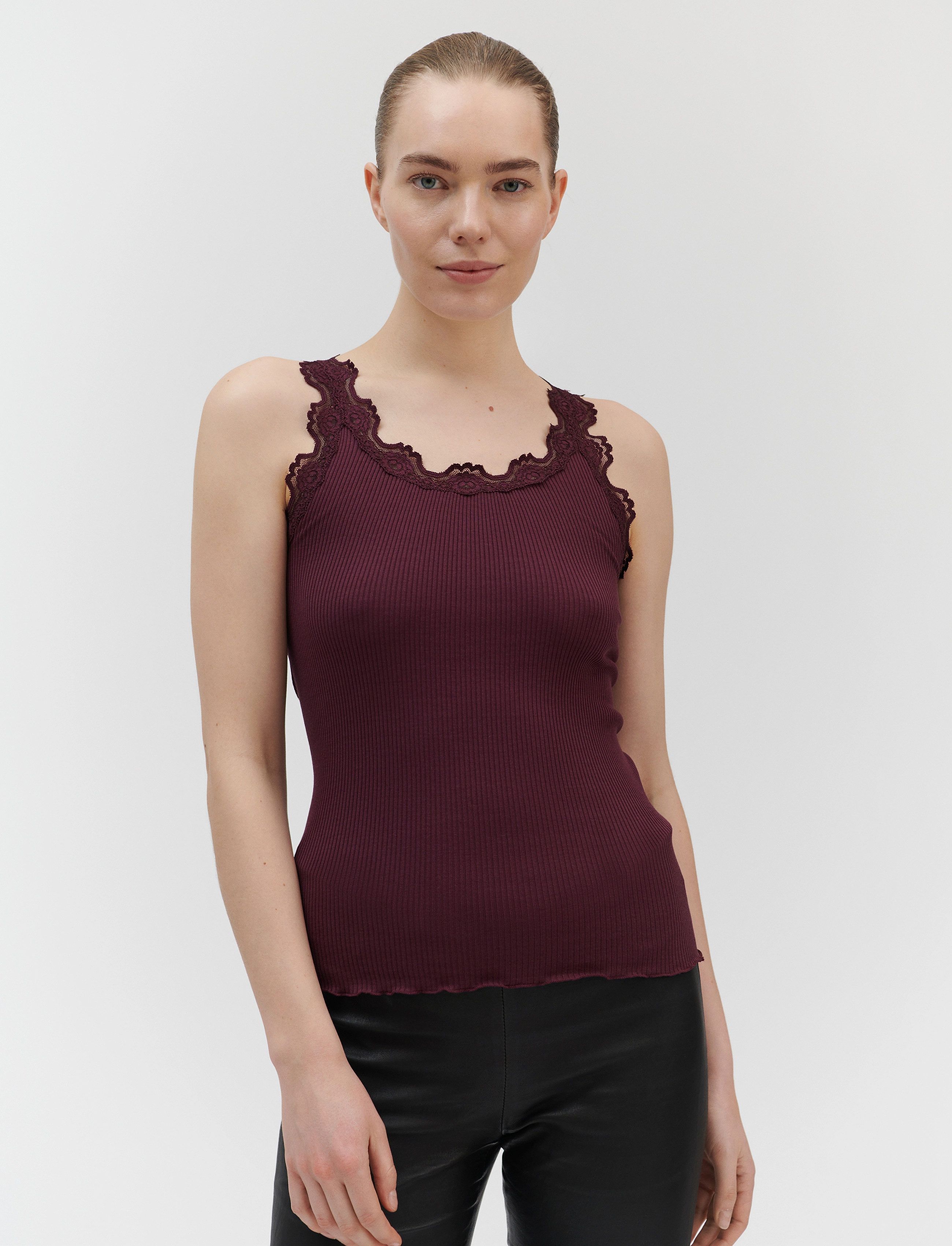 Rosemunde - RWBabette Silk SL U-neck Long Lace - sleeveless tops - winetasting - 3