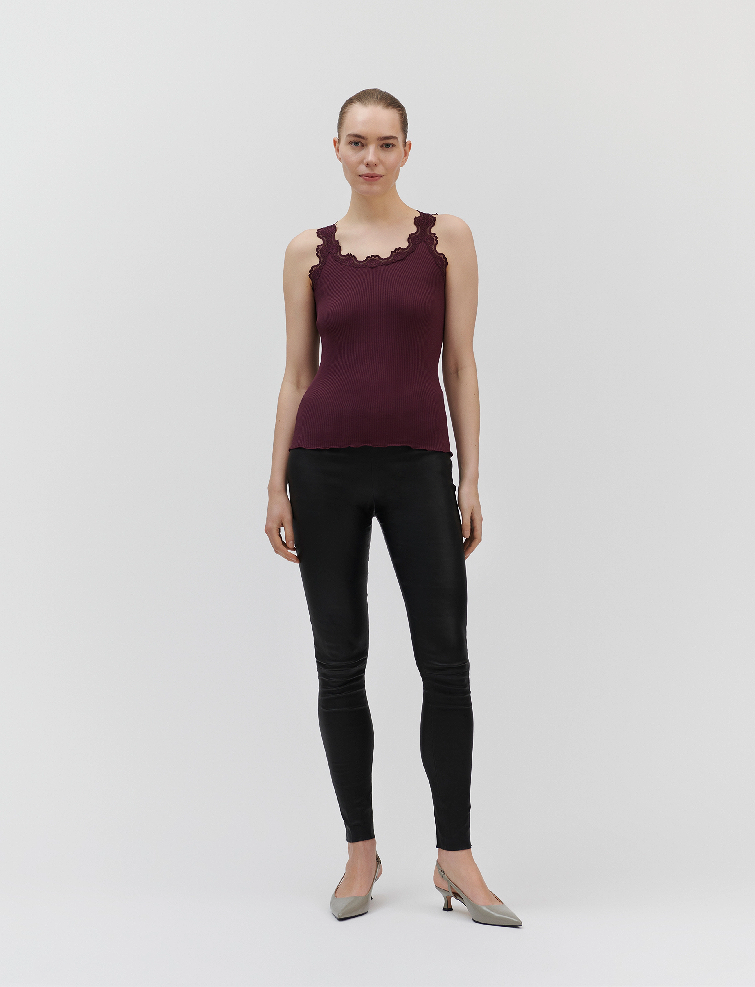 Rosemunde - RWBabette Silk SL U-neck Long Lace - sleeveless tops - winetasting - 4