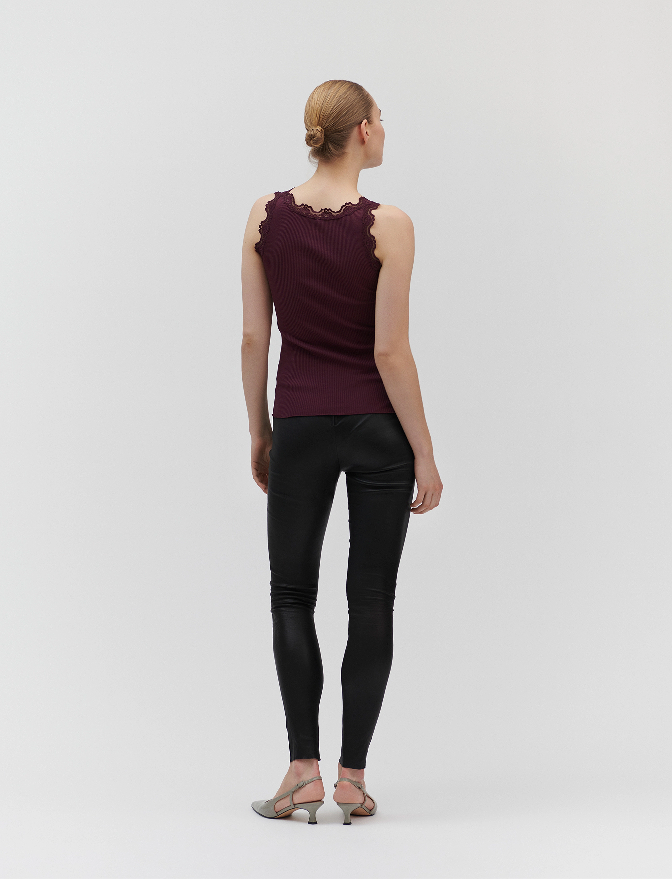 Rosemunde - RWBabette Silk SL U-neck Long Lace - sleeveless tops - winetasting - 5