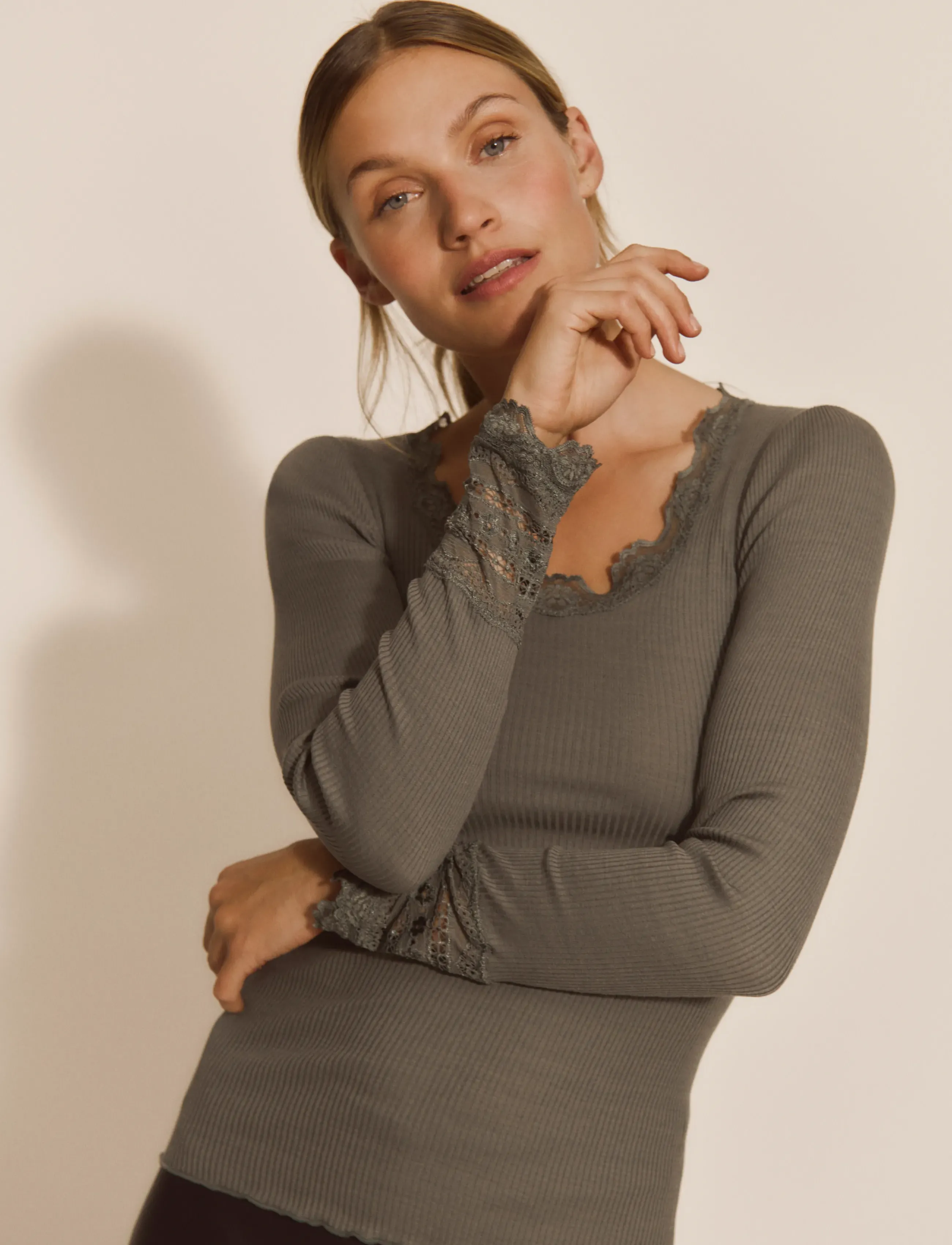 Rosemunde Rwbenita Silk Ls O-Neck Lace T-Shirt, L, T-shirts & Oberteile, Khakigrün - Long-sleeved, Frauen