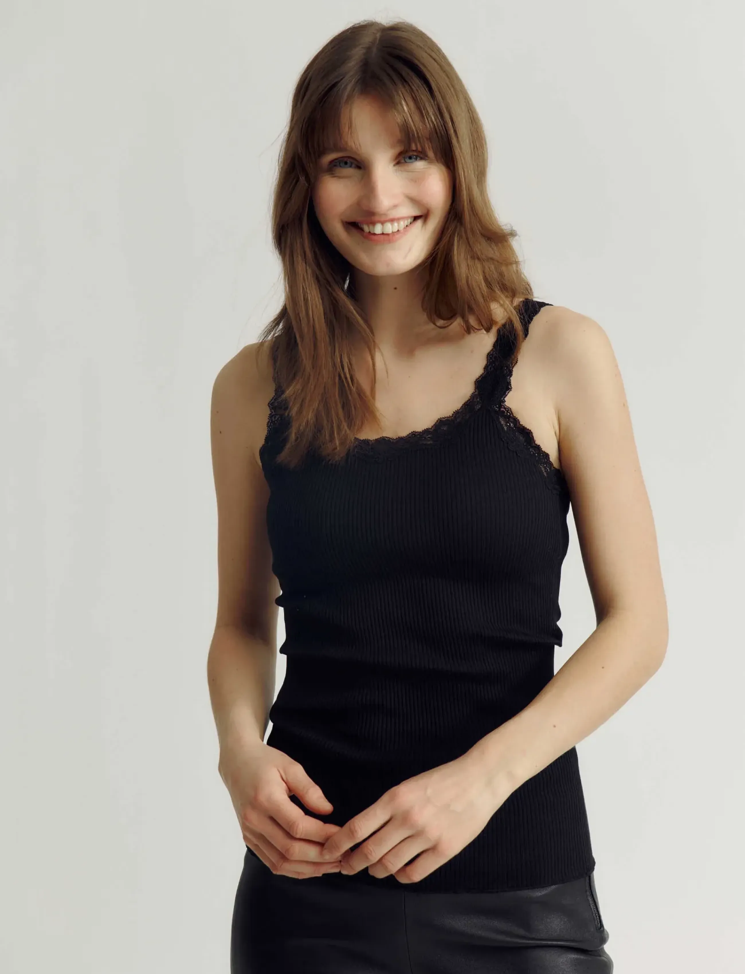 Rosemunde - RWBabette Silk SL Deep Back Lace Top - sügisene kokkuhoid - black - 0