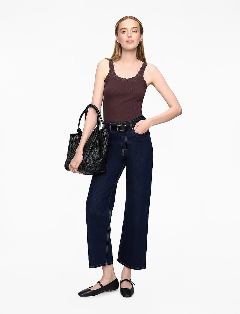 Rosemunde - RWBabette Silk SL Deep Back Lace To - tanktops - fudge - 2