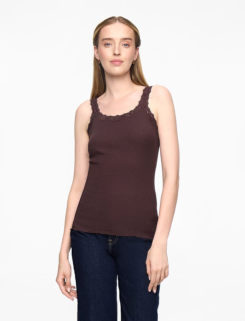 Rosemunde - RWBabette Silk SL Deep Back Lace To - tanktops - fudge - 0