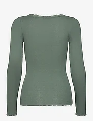 Rosemunde - Silk t-shirt w/ lace - pikkade varrukatega alussärgid - forest - 1