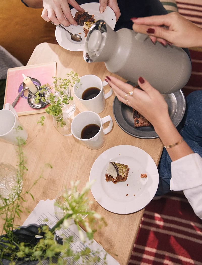 Rosendahl - Rosendahl DayBreak thermo jug tall 1,0 l sand - thermal carafes - sand - 2