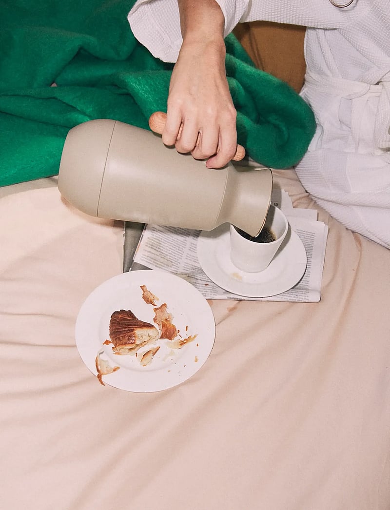 Rosendahl - Rosendahl DayBreak thermo jug tall 1,0 l sand - thermal carafes - sand - 3