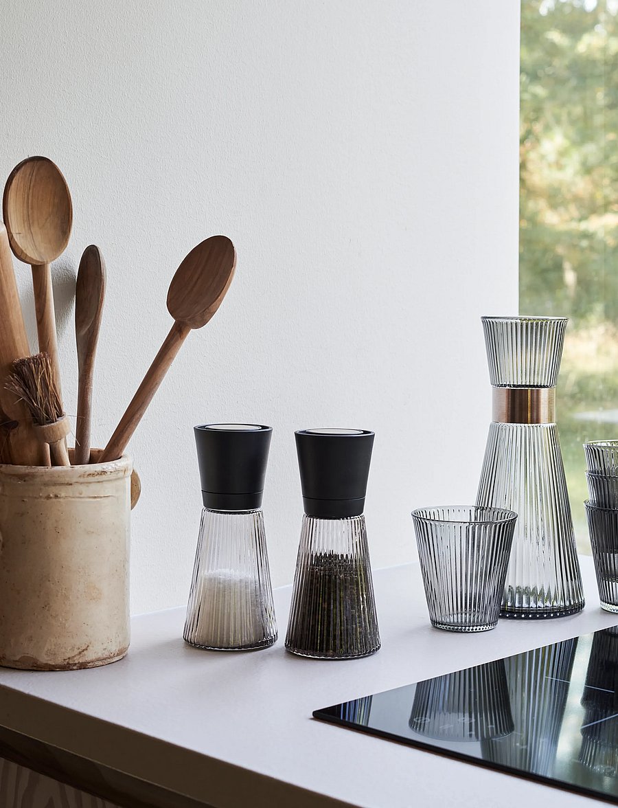 Rosendahl - GC Nouveau Sæt Water Carafe (25376) 4 pcs Water Tumbler (25375) 2 pcs Grinders (15753) smoke - wasserkaraffen - smoke - 0