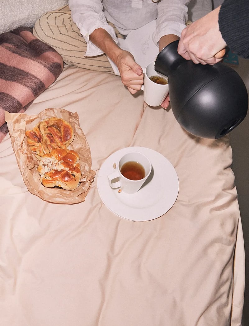 Rosendahl - Rosendahl Stay warm thermo round 1,0 l black - thermal carafes - black - 4