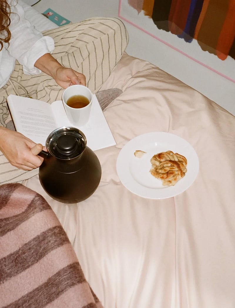 Rosendahl - Rosendahl Stay warm thermo round 1,0 l black - thermal carafes - black - 5