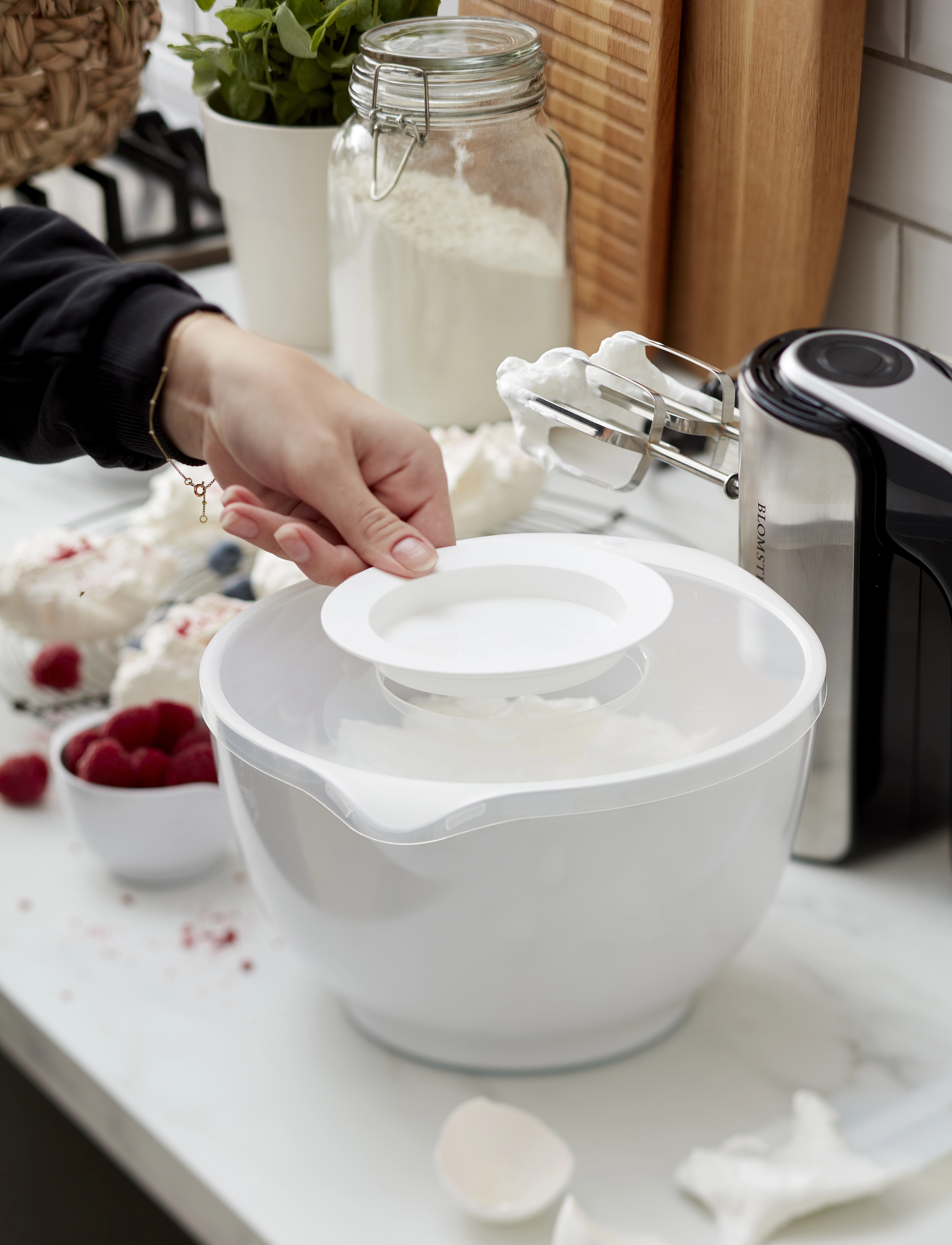 Rosti - Mixing bowl w. anti-splashlid NEW Margrethe - white - 5