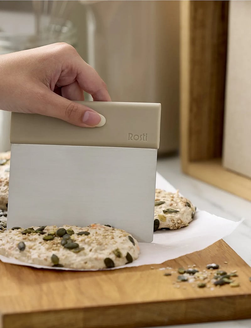 Rosti - Dough cutter Emma - silikoonist spaatlid ja taignakraabitsad - humus - 3
