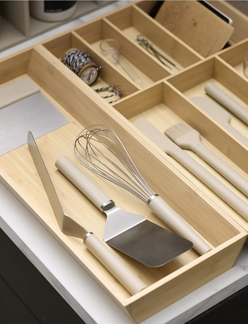 Rosti - Dough cutter Emma - silikoonist spaatlid ja taignakraabitsad - humus - 4