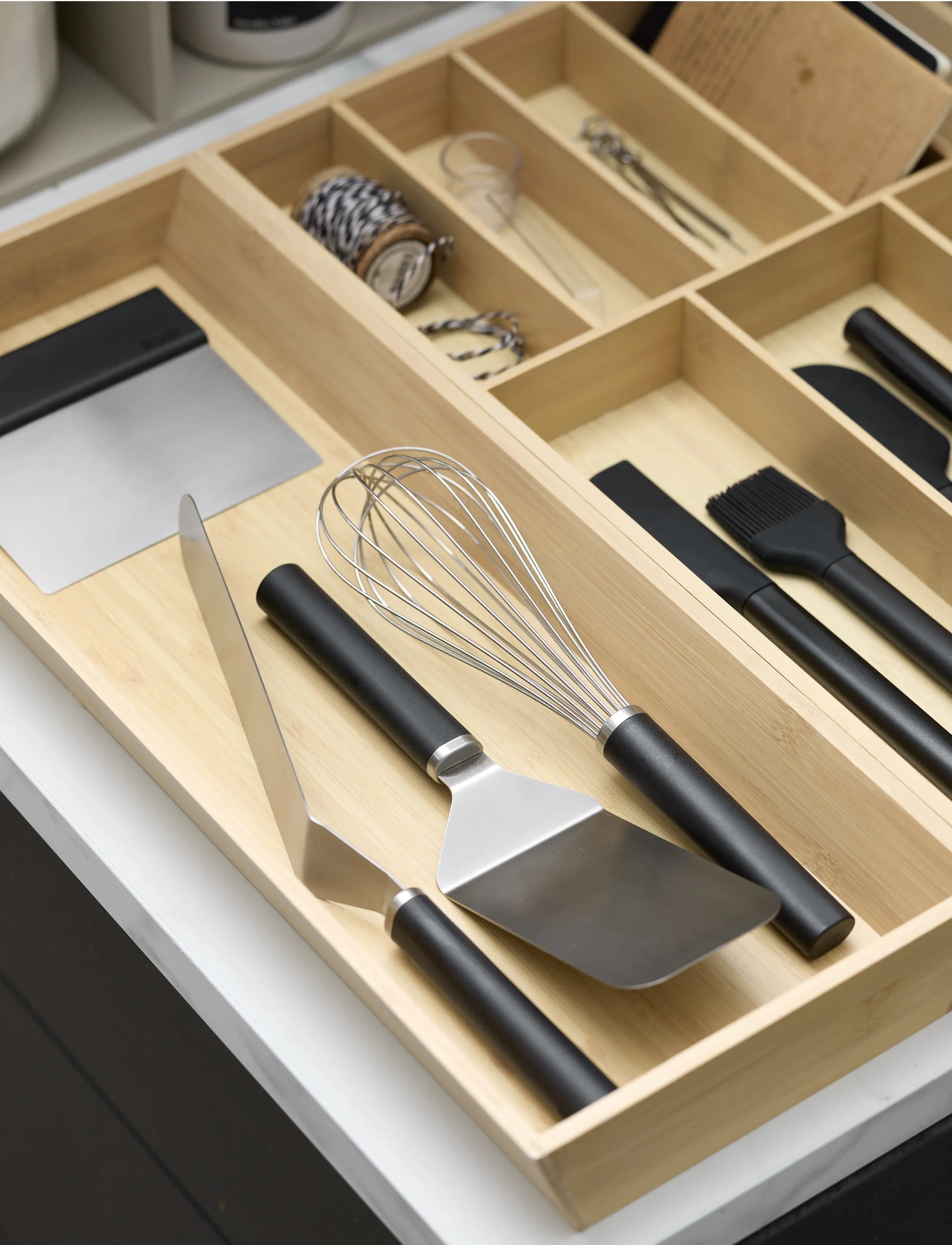 Rosti - Dough cutter Emma - silikoonist spaatlid ja taignakraabitsad - black - 2