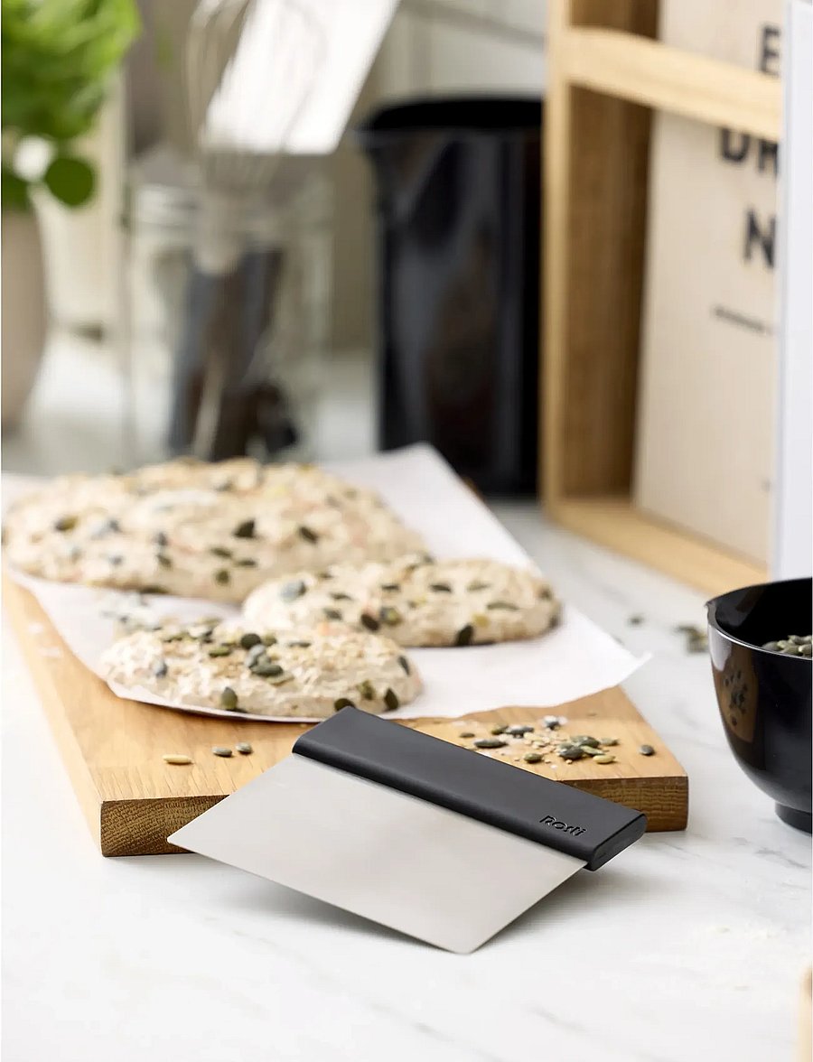 Rosti - Dough cutter Emma - silikoonist spaatlid ja taignakraabitsad - black - 3