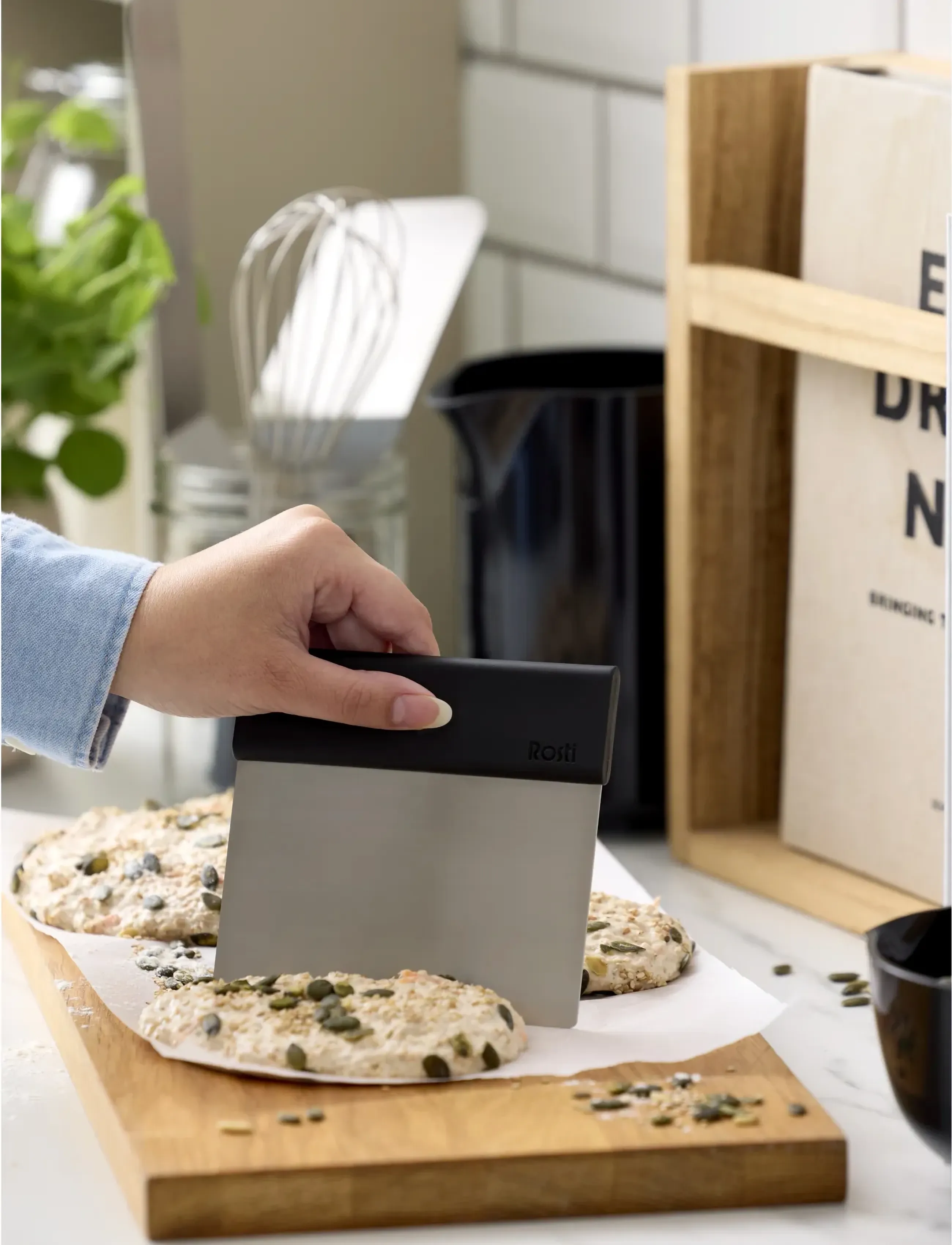 Rosti - Dough cutter Emma - silikoonist spaatlid ja taignakraabitsad - black - 5