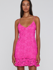 ROTATE Birger Christensen - Lace Flounce Slip Dress - sukienki na ramiączkach - pink glo - 2