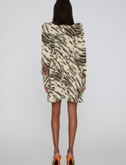 ROTATE Birger Christensen - Light Jacquard Mini Dress - odzież imprezowa w cenach outletowych - putty beige comb. - 3