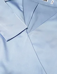 ROTATE Birger Christensen - SATIN MIDI WRAP DRESS - ballīšu apģērbs par outlet cenām - placid blue - 2