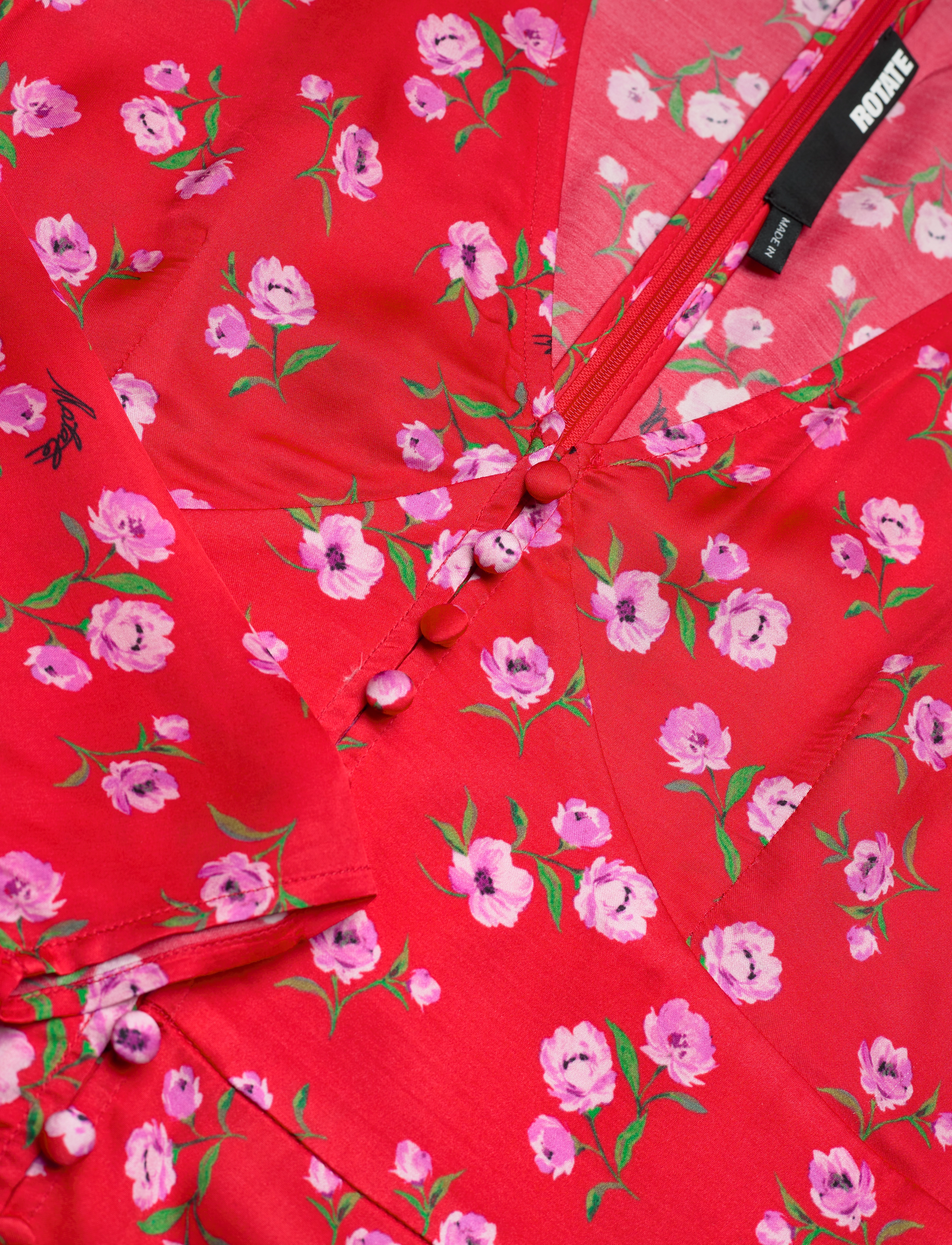 ROTATE - PRINTED V-NECK MINI DRESS - sommerkjoler - wildeve cluster + high risk red comb. - 2