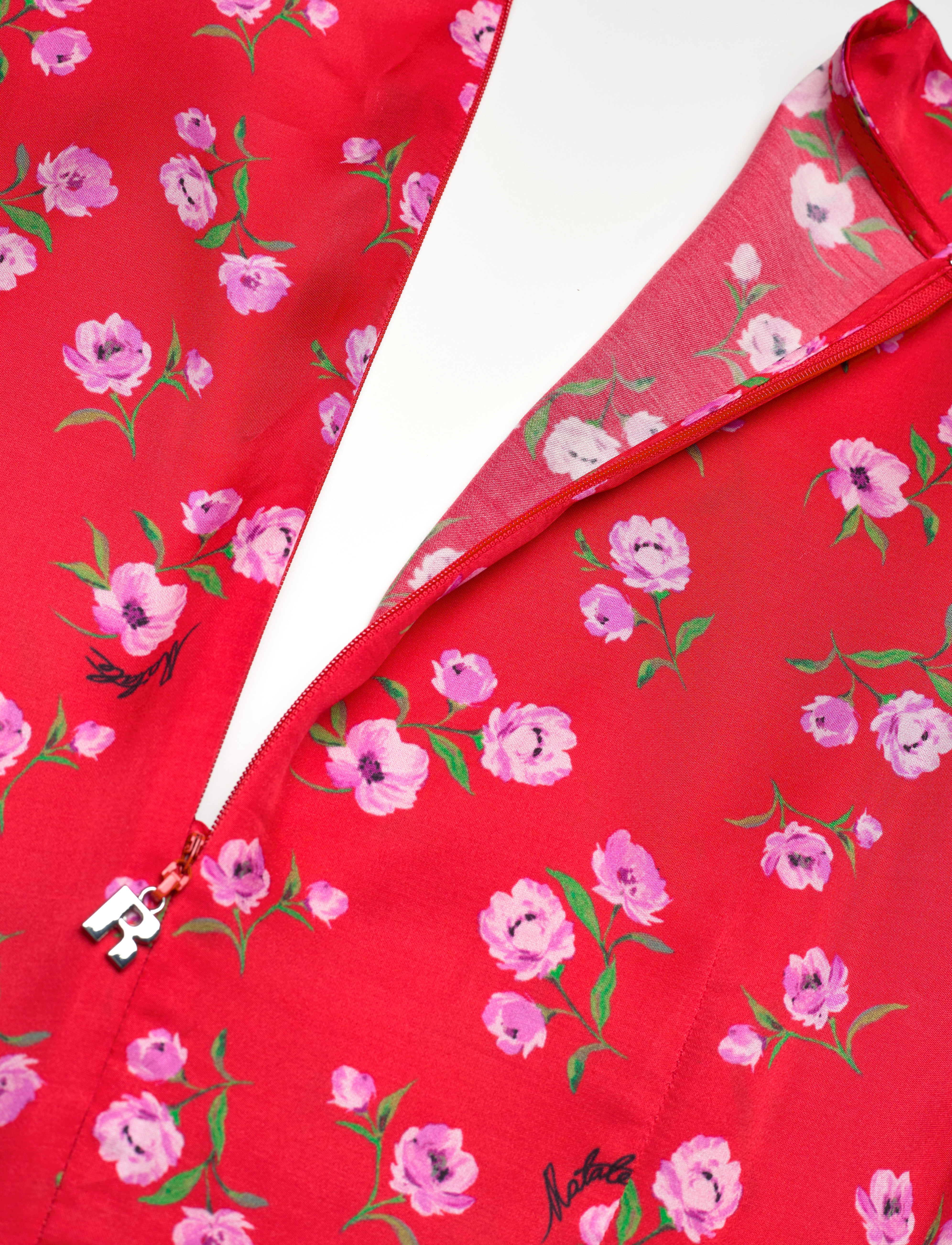 ROTATE - PRINTED V-NECK MINI DRESS - sommerkjoler - wildeve cluster + high risk red comb. - 3