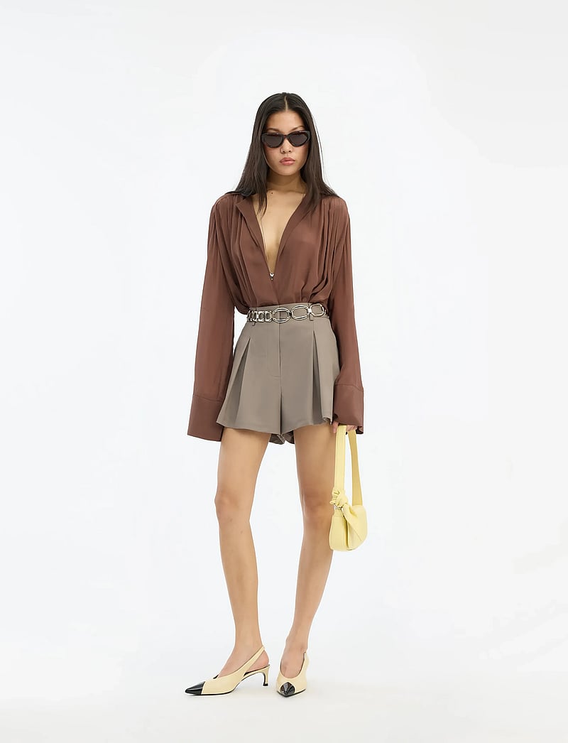 ROTATE - HIGHWAISTED SHORTS - lühikesed vabaajapüksid - driftwood - 0