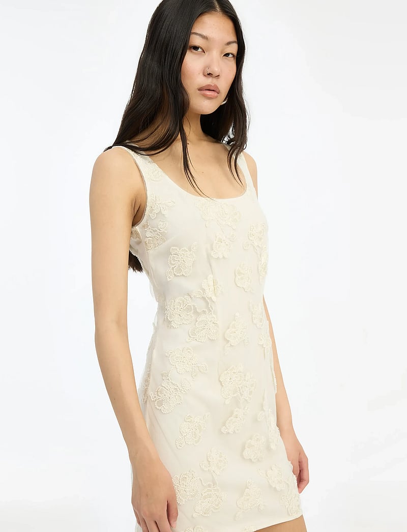 ROTATE - BEADED MINI DRESS - bröllopsklänningar - egret - 3