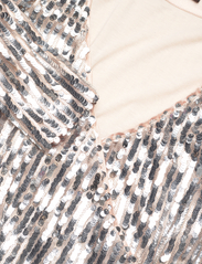 ROTATE Birger Christensen - Sequin Midi Wrap Dress - ballīšu apģērbs par outlet cenām - silver - 2