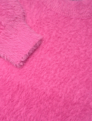 ROTATE Birger Christensen - Printed Fluffy Knit Shirt - megzti drabužiai - ibis rose - 2