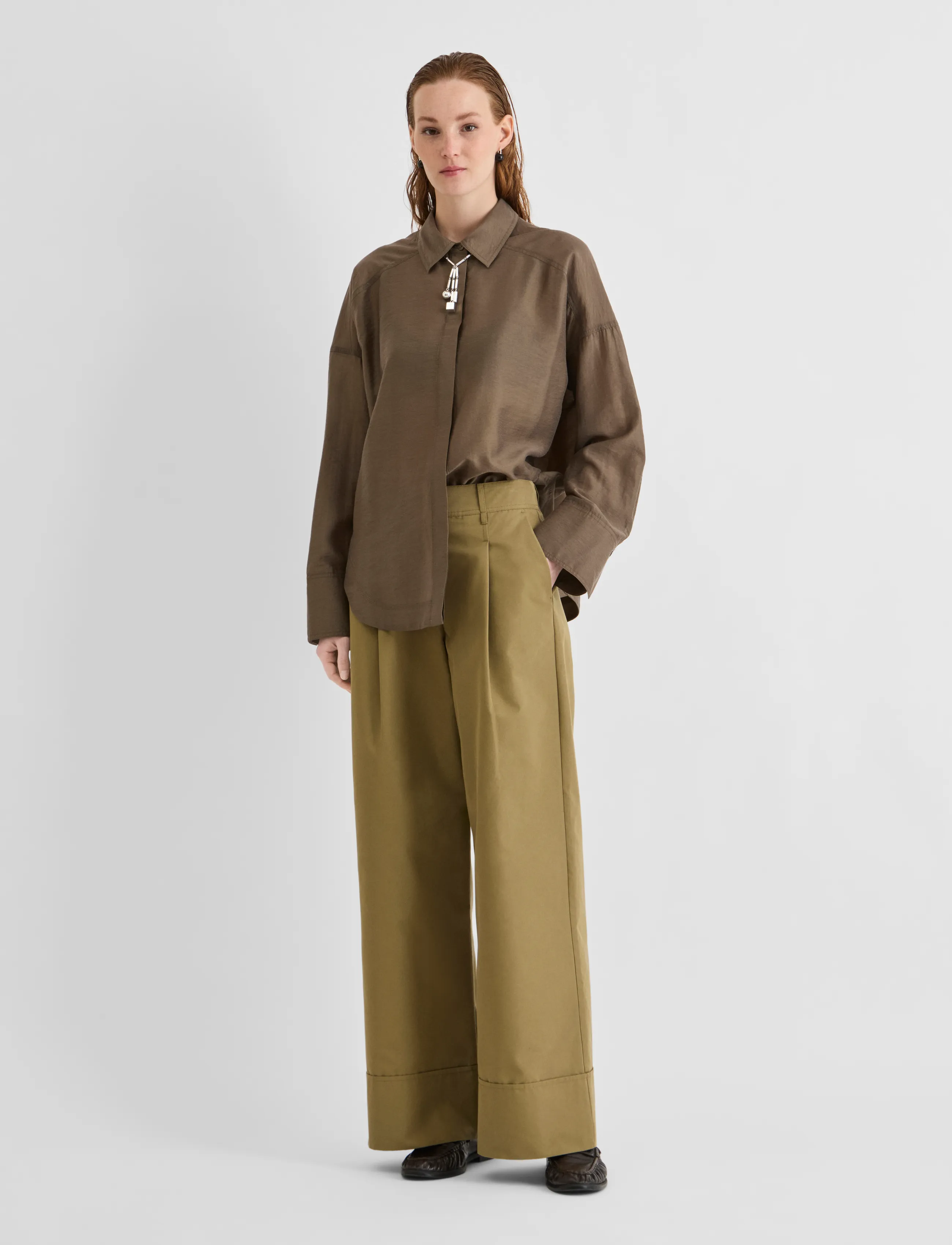 ROUGE EDIT - ROUFRANCIE RW WF F/L TROUSER/3 - hosen mit weitem bein - gothic olive - 4