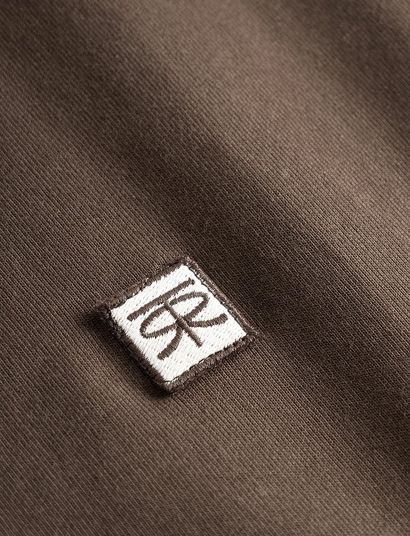 Rue de Tokyo - THOMAS EMBROIDERY PATCH COTTON JERSEY - kortärmade t-shirts - brown - 4