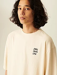 Rue de Tokyo - TANNER RECYCLED COTTON JRSY - short-sleeved t-shirts - natural white with black logo - 4
