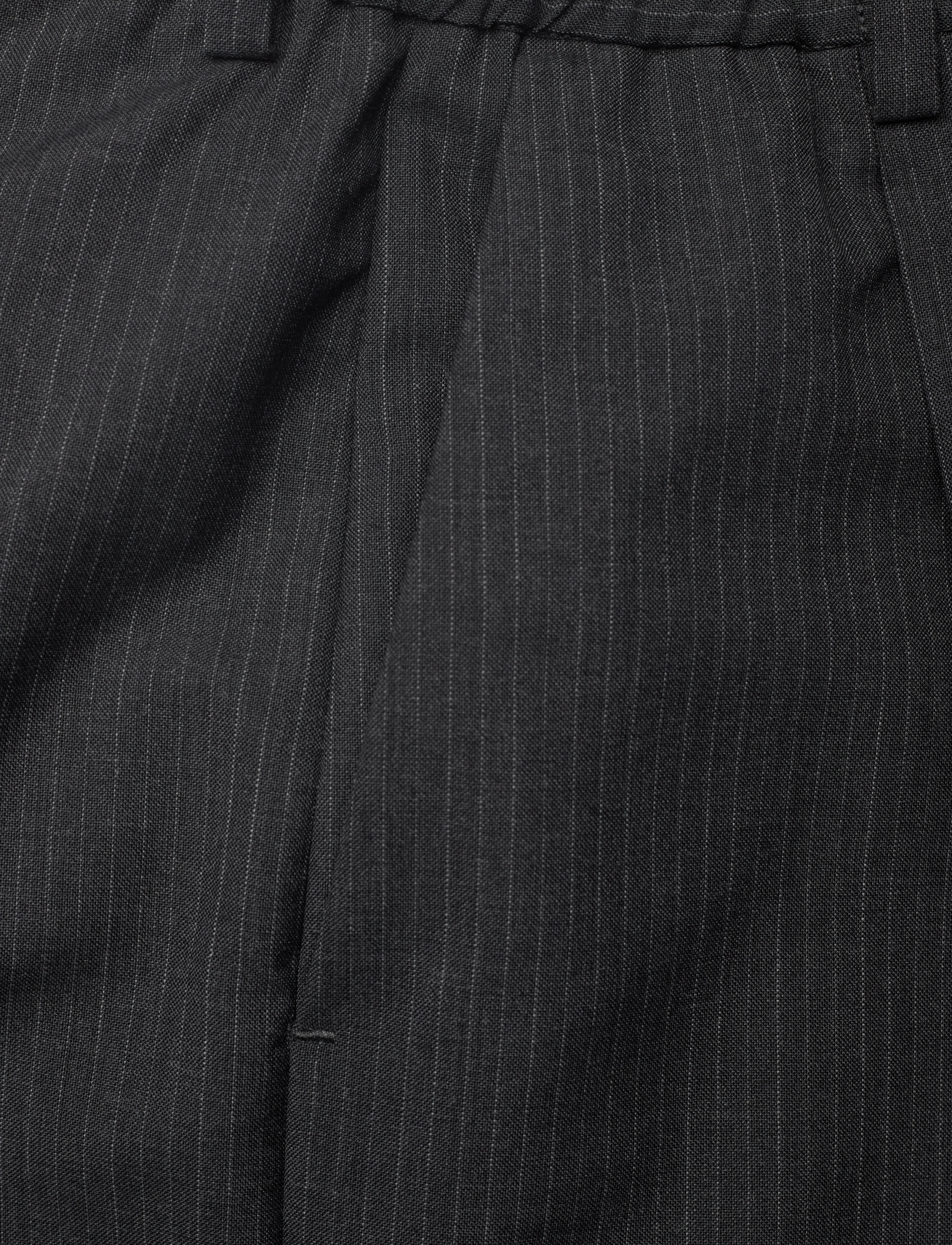 Rue de Tokyo - POLL WOOL PINSTRIPE - lühikesed vabaajapüksid - grey pin stripe - 2