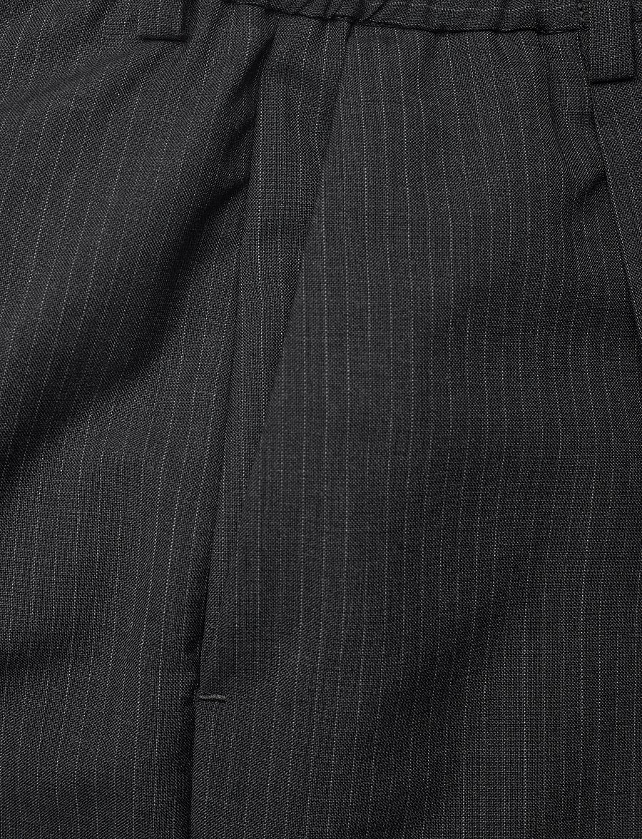 Rue de Tokyo - POLL WOOL PINSTRIPE - vabaaja lühikesed püksid - grey pin stripe - 2