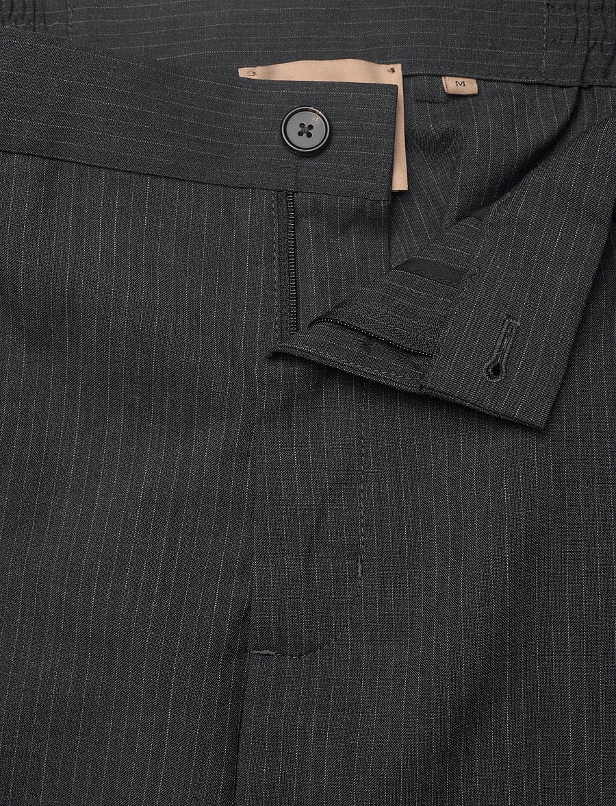 Rue de Tokyo - POLL WOOL PINSTRIPE - vabaaja lühikesed püksid - grey pin stripe - 3