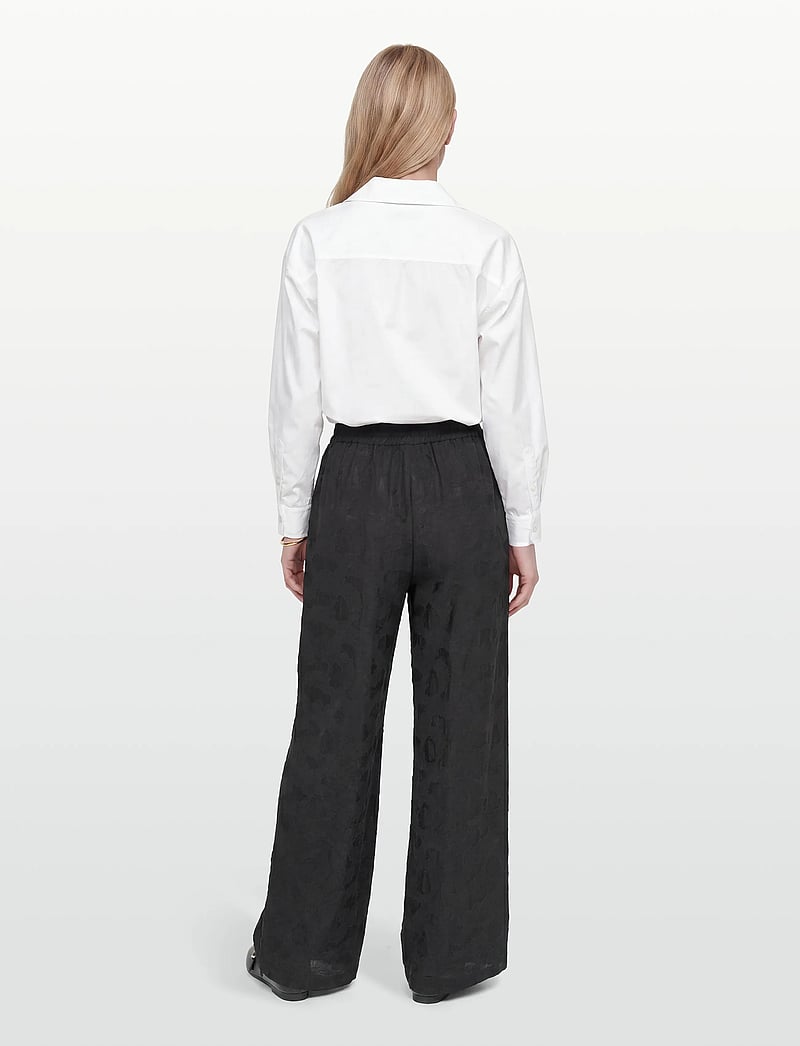 Rue de Tokyo - PANDORA VISCOSE LINEN - bukser med brede ben - black - 4