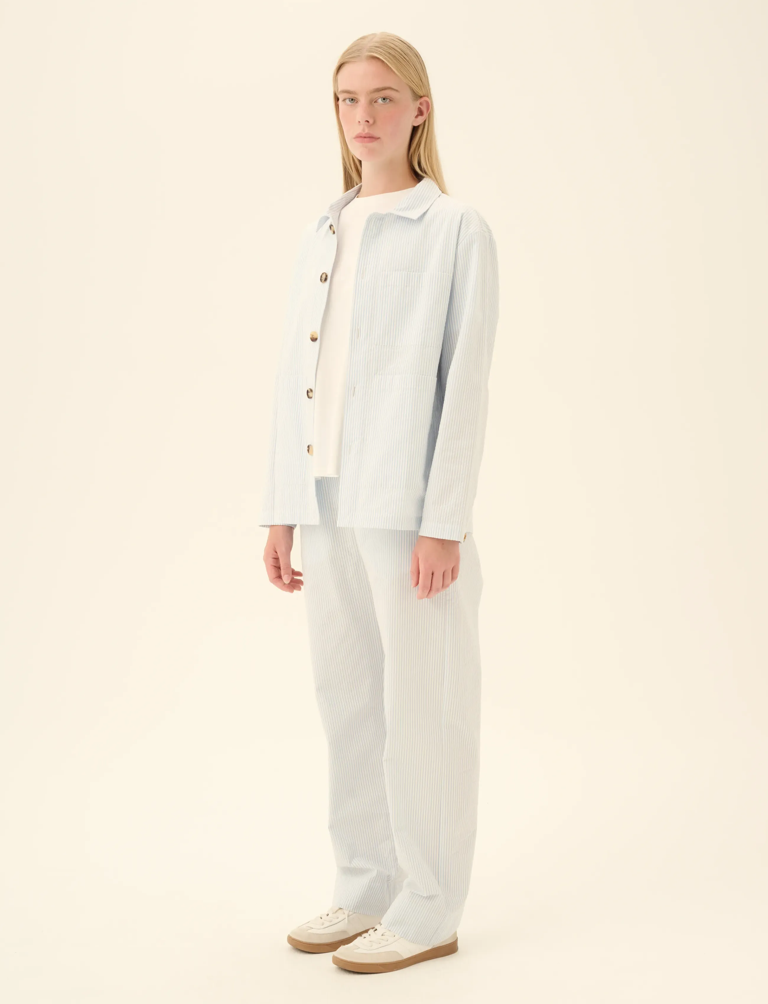 Rue de Tokyo CAMERON HEAVY SEERSUCKER STR - Keskhooaja stiil - LIGHT BLUE STRIPE / blue