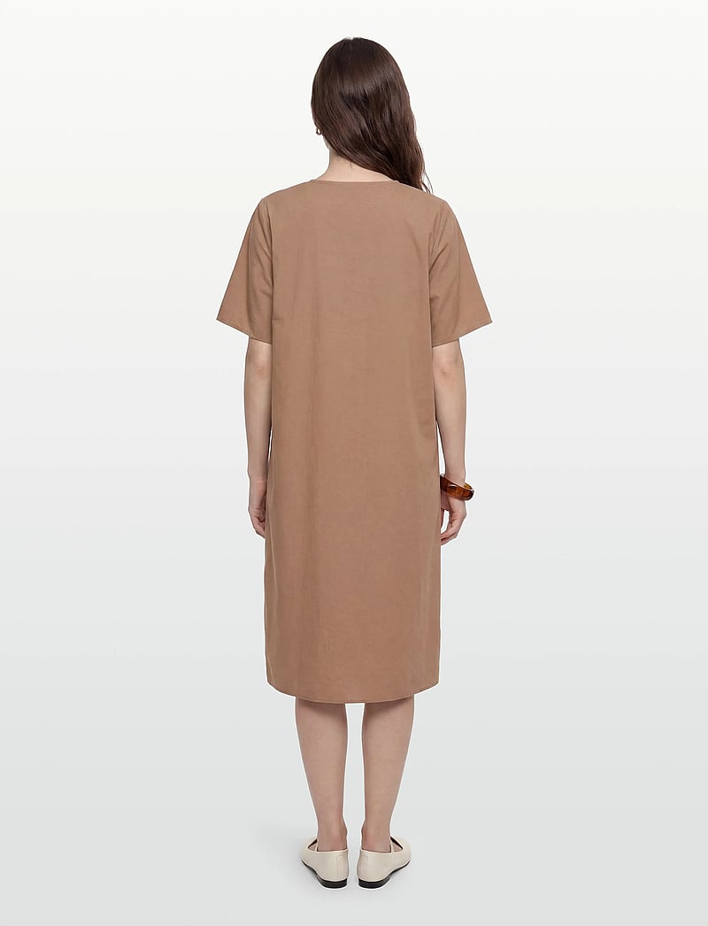 Rue de Tokyo - DESI GMTD POPLIN - särkkleidid - mocha - 4
