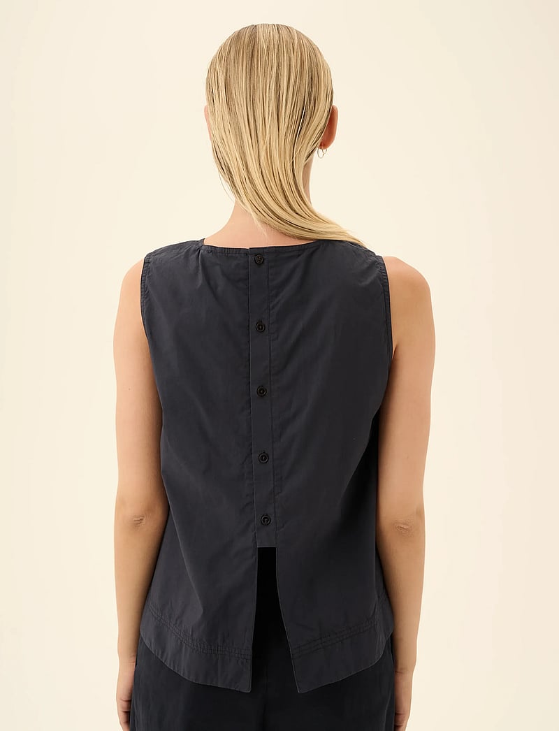 Rue de Tokyo - SHARREN GMTD POPLIN - Ærmeløse bluser - dark navy - 3