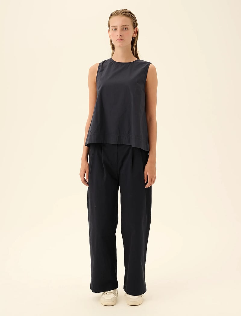 Rue de Tokyo - SHARREN GMTD POPLIN - Ærmeløse bluser - dark navy - 4