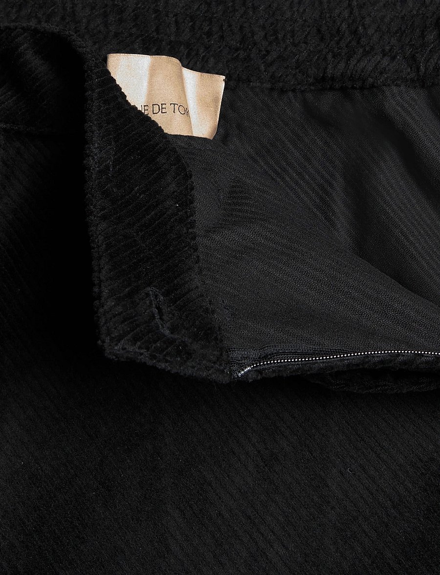 Rue de Tokyo - PRYM STRUCTURED CORDUROY - midi nederdele - black - 2