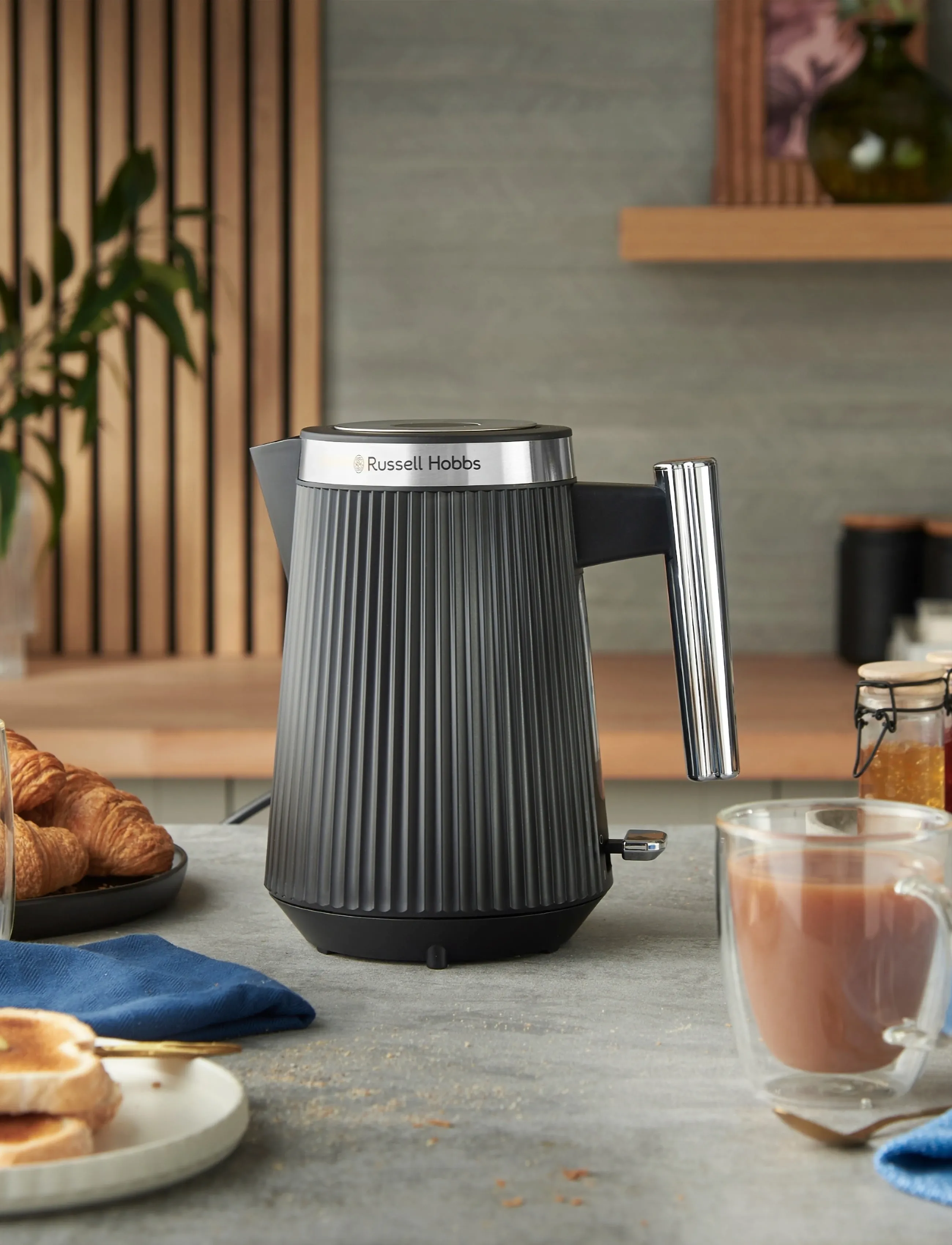 Russell Hobbs Rh Brontë Kettle Black, 1.7 L, Black, Køkkenmaskiner > Kedler Og Vandkogere, Unisex