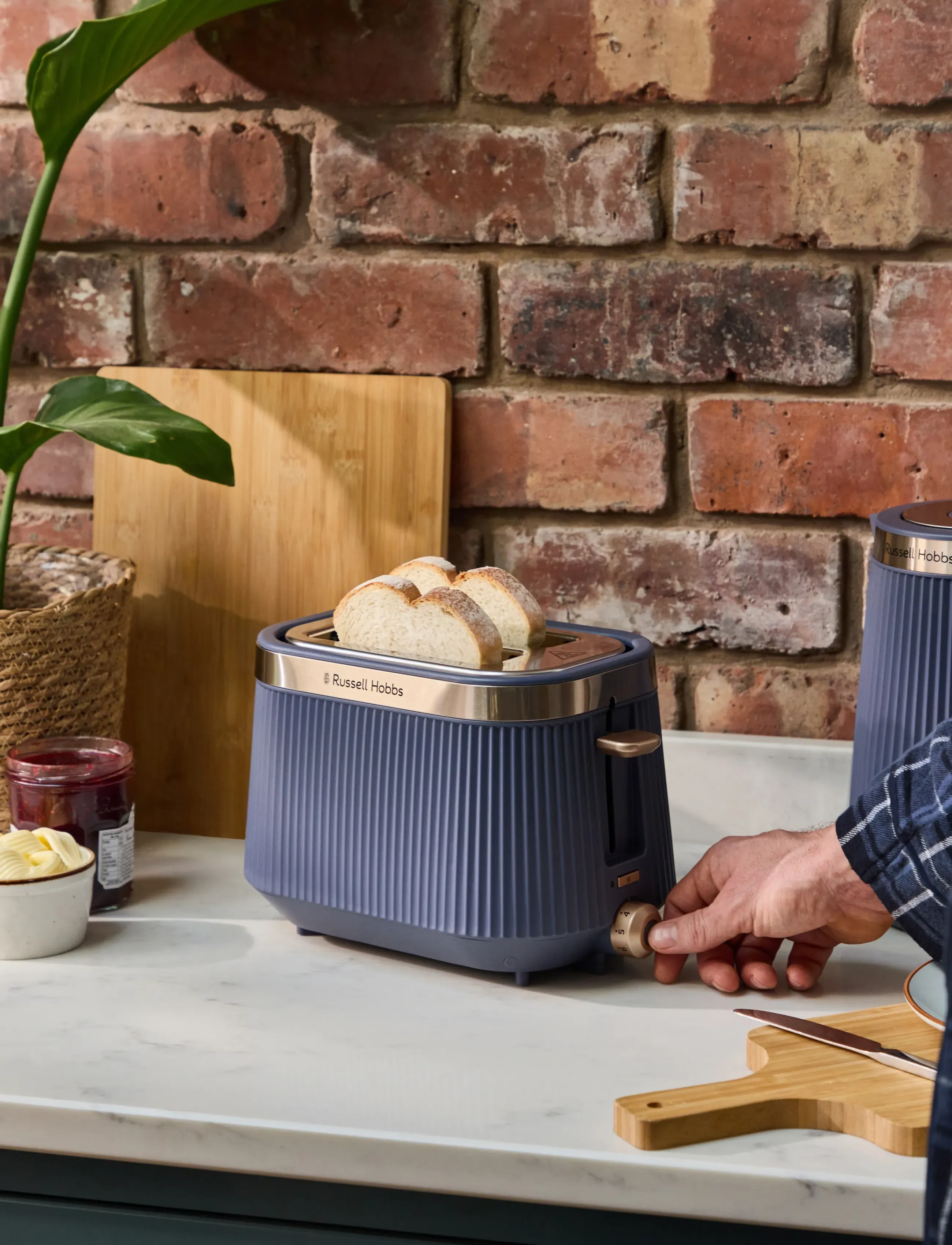 Russell Hobbs Brontë Soft Navy 2S Toaster, One Size, Kitchen Appliances, Marineblau - Toasters, Homeware