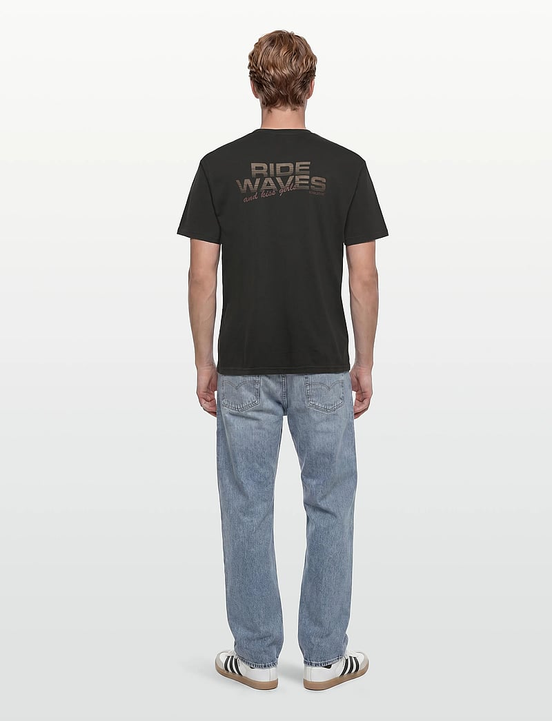 Revolution - Printed T-shirt - kurzärmelig - black - 4