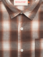 Revolution - Regular Shirt - ternede skjorter - brown - 2