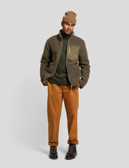 Revolution - Pocket Fleece - mid layer jackets - army - 2